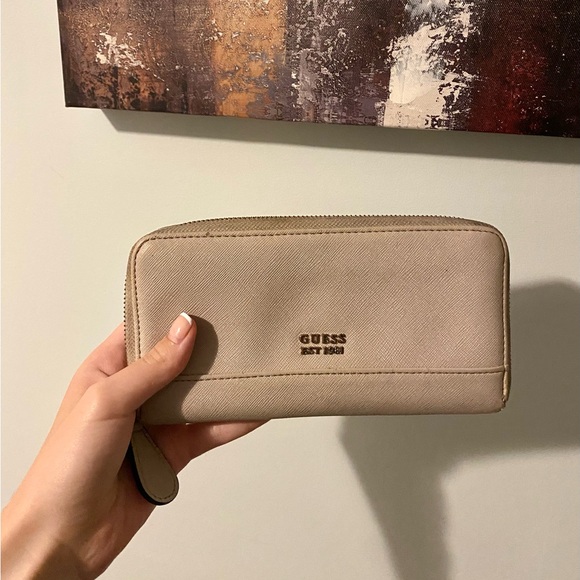 Guess beige long wallet - Picture 2 of 6
